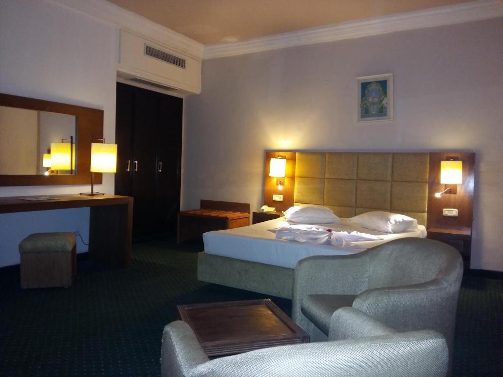 Hotel Ibn Khaldoun Tunis Exteriör bild