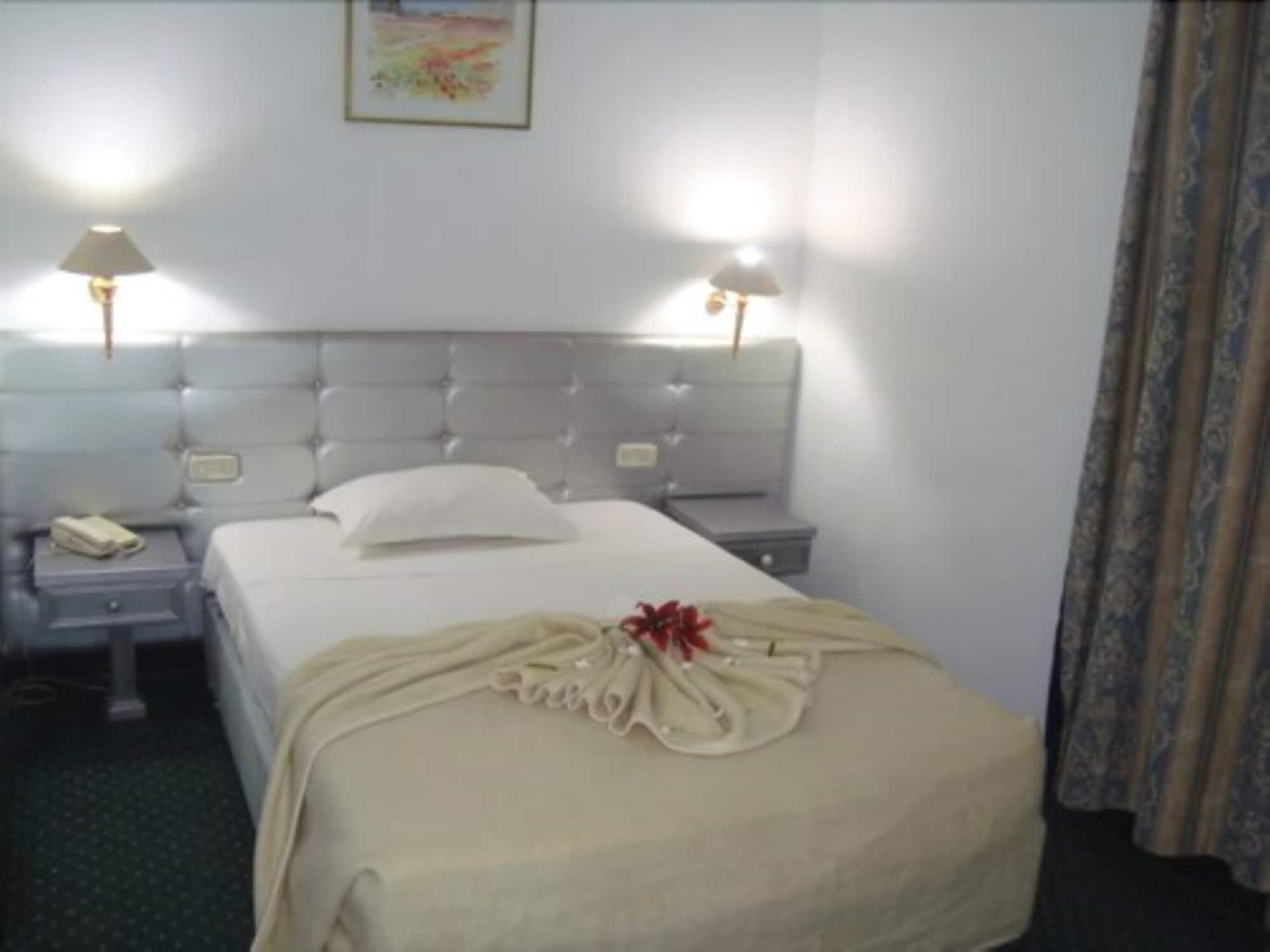 Hotel Ibn Khaldoun Tunis Exteriör bild