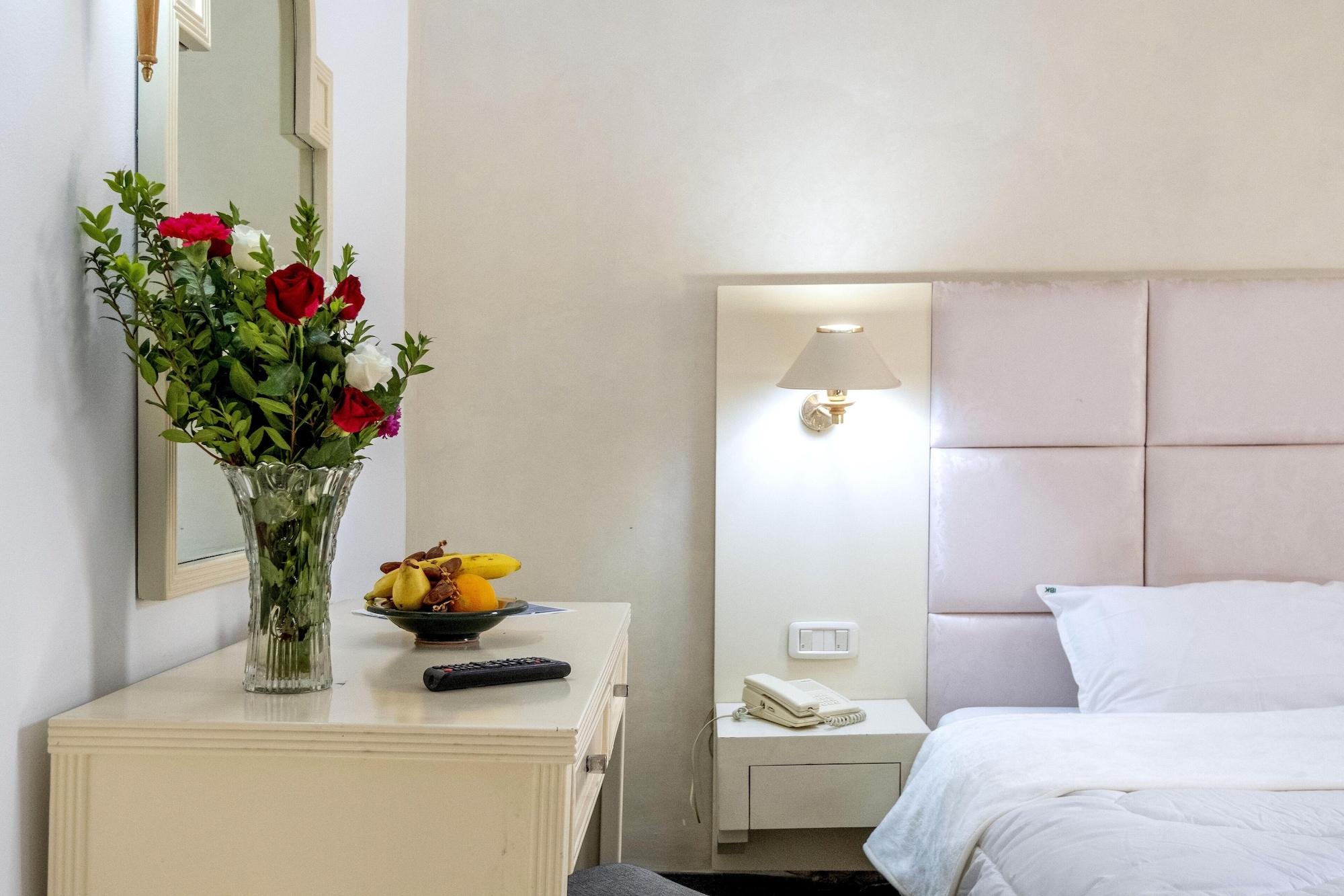 Hotel Ibn Khaldoun Tunis Exteriör bild