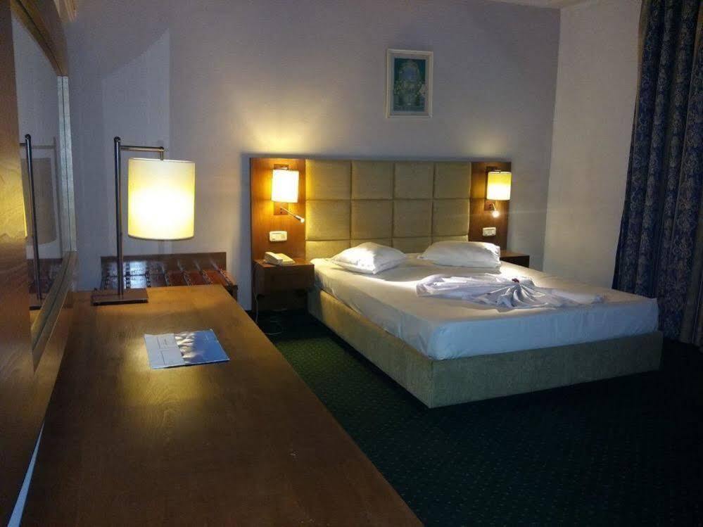 Hotel Ibn Khaldoun Tunis Exteriör bild